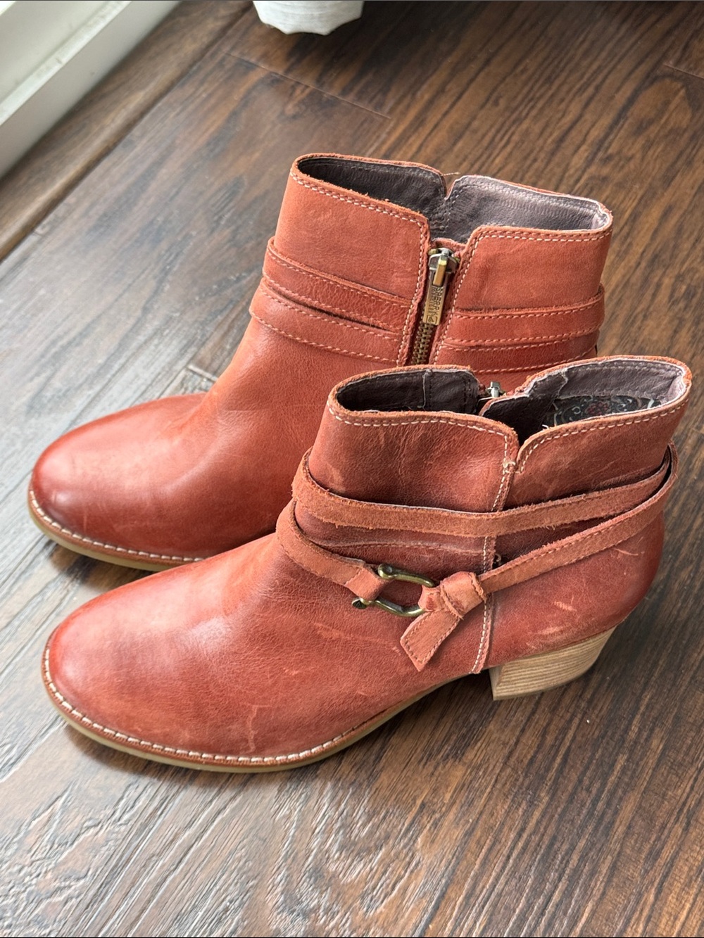 Sperry Womens Rust Distressed Leather Ankle Boots with Side Zip